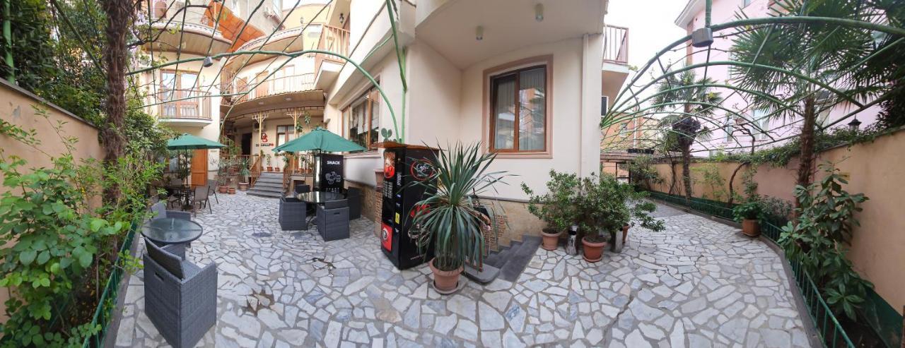 Danisimo Hotel Tbilissi Extérieur photo