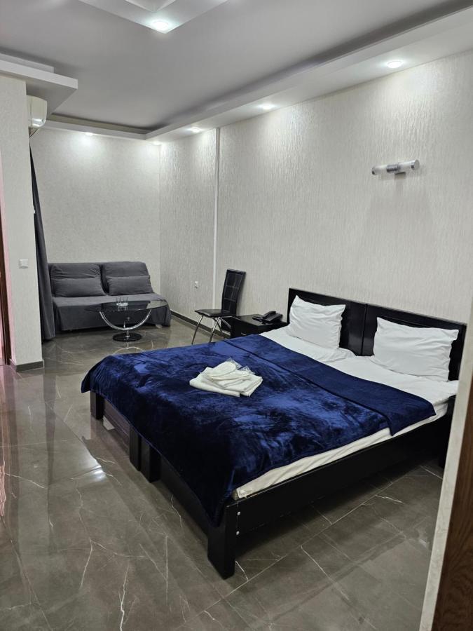 Danisimo Hotel Tbilissi Chambre photo