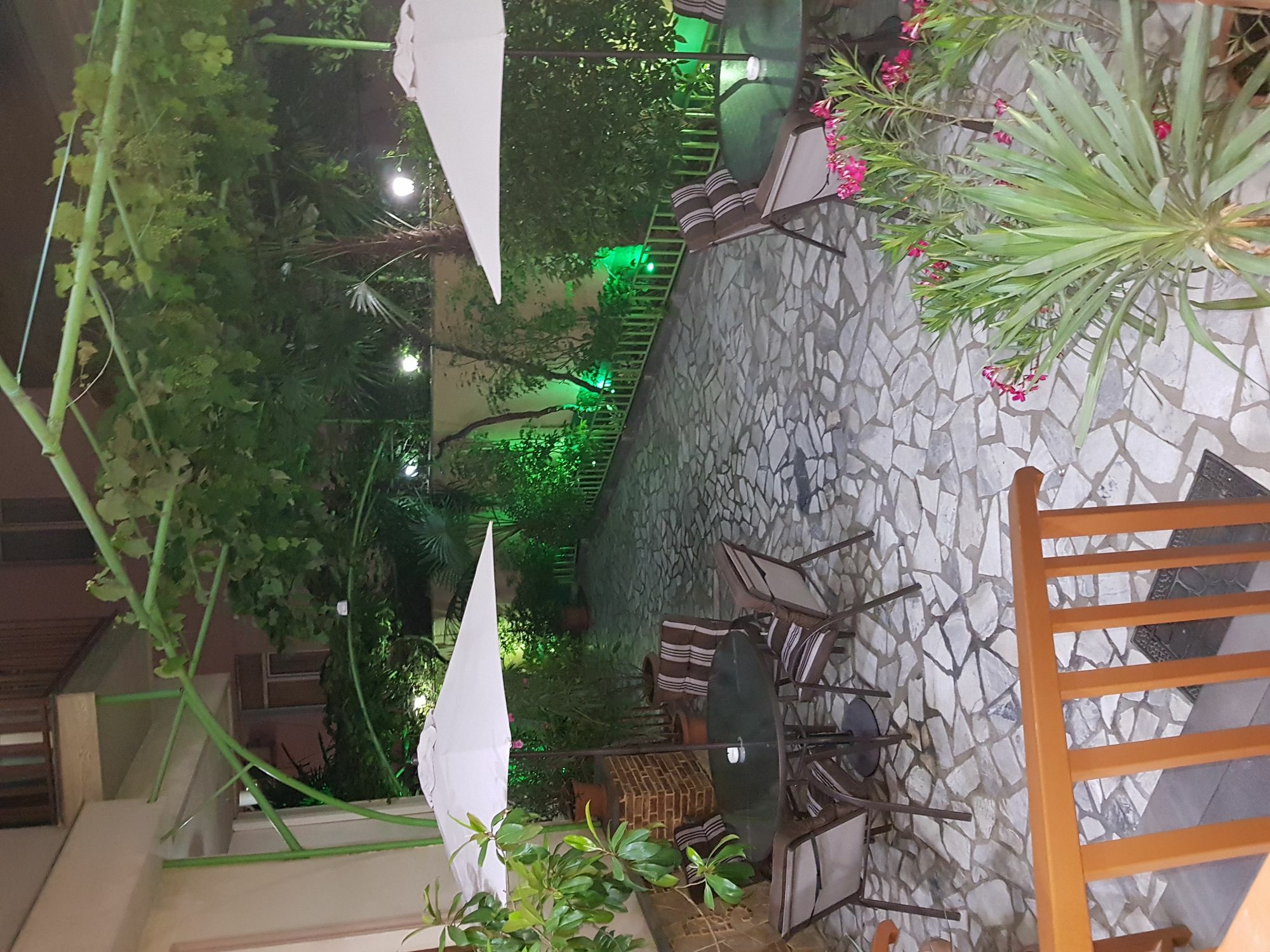 Danisimo Hotel Tbilissi Extérieur photo