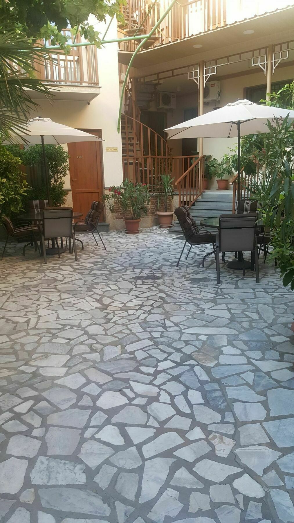 Danisimo Hotel Tbilissi Extérieur photo